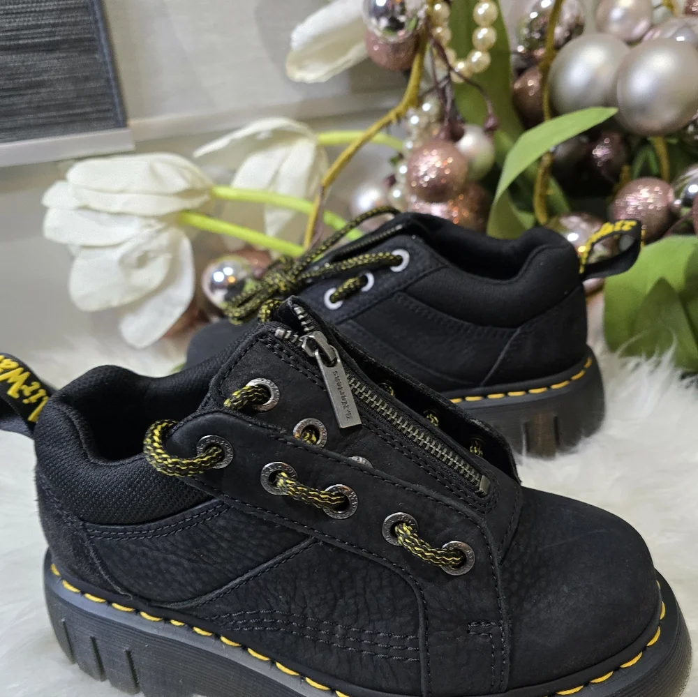 Dr Martens Woodard 6 eye shoes in black suede Women's shoes size6